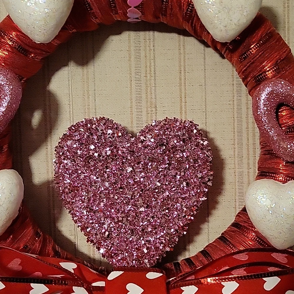HAND CRAFTED WREATH VALENTINE'S HEARTS A PLENTY
